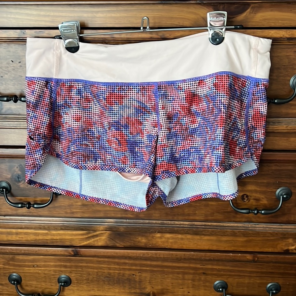 Lululemon speed up short in a vintage pastel pattern. size 10